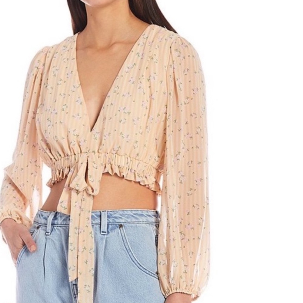 🆕GIANNI BINI TIE FRONT SMOCKED BLOUSE ( Sz M)